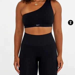 SET ACTIVE BRA AND LEGGINGS!
